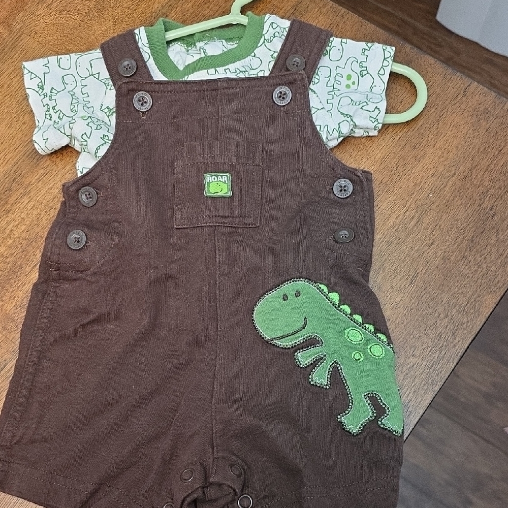 🦖 Carter’s Baby Boy 2-Piece Dino Outfit‎ – Size 3 Months
